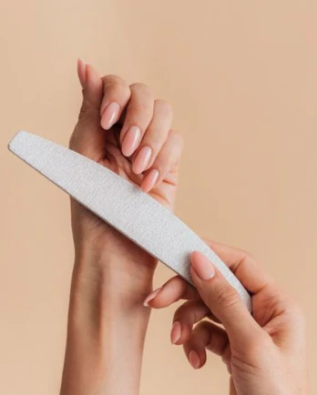 Manicura y cuidado de uñas en Llongueras Tribunales